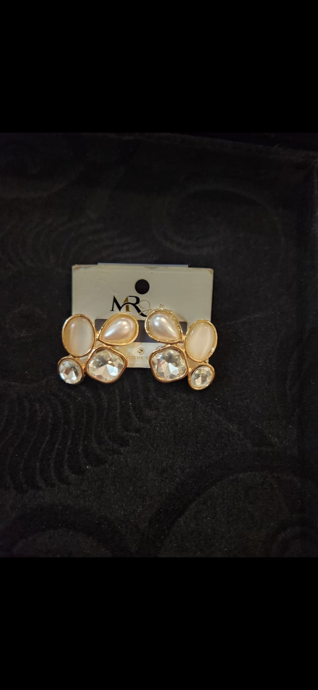 Beautiful pearl crystal earrings ✨️