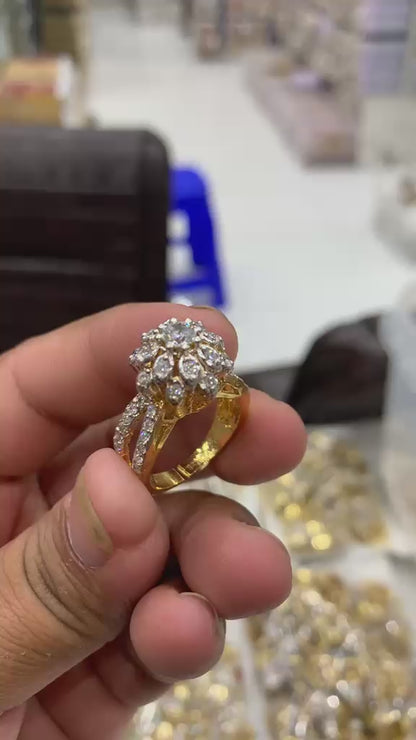 Leafy queen cut zircone ring