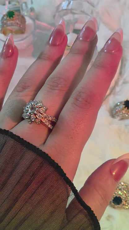 Leafy queen cut zircone ring