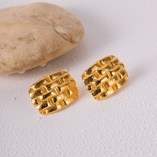 Cubic brick shine studs
