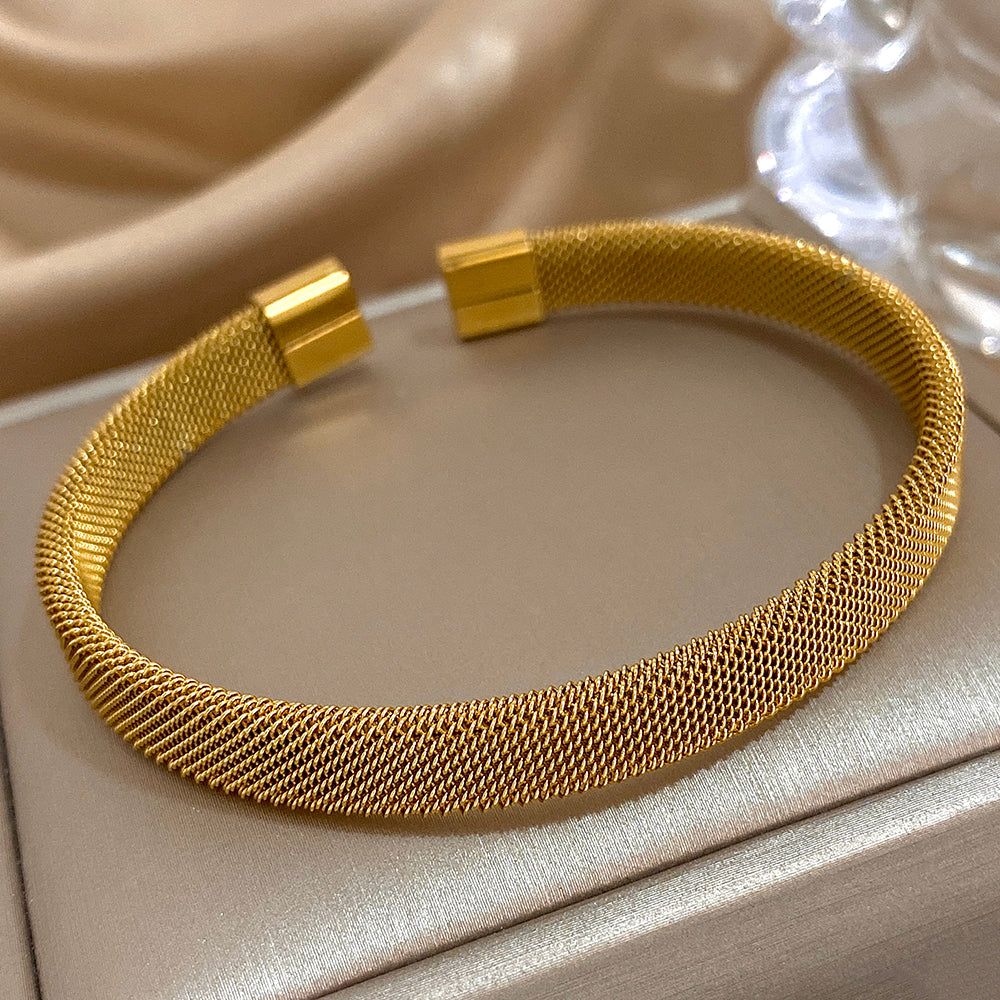 Mesh handcuff